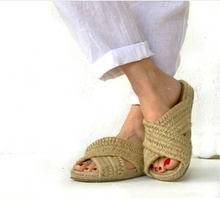 Load image into Gallery viewer, Slides in jute