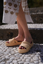 Load image into Gallery viewer, Raffia platform sandal
