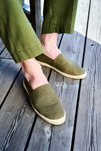 Load image into Gallery viewer, Armegröna espadriller - men
