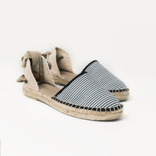 Load image into Gallery viewer, Blå vit randiga espadriller sandaler med snören
