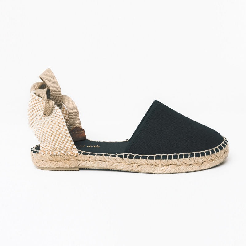 Black espadrilles sandals with laces