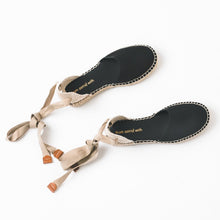 Load image into Gallery viewer, handgjorda espadriller sandaler med knytsnören från from astrid with 
